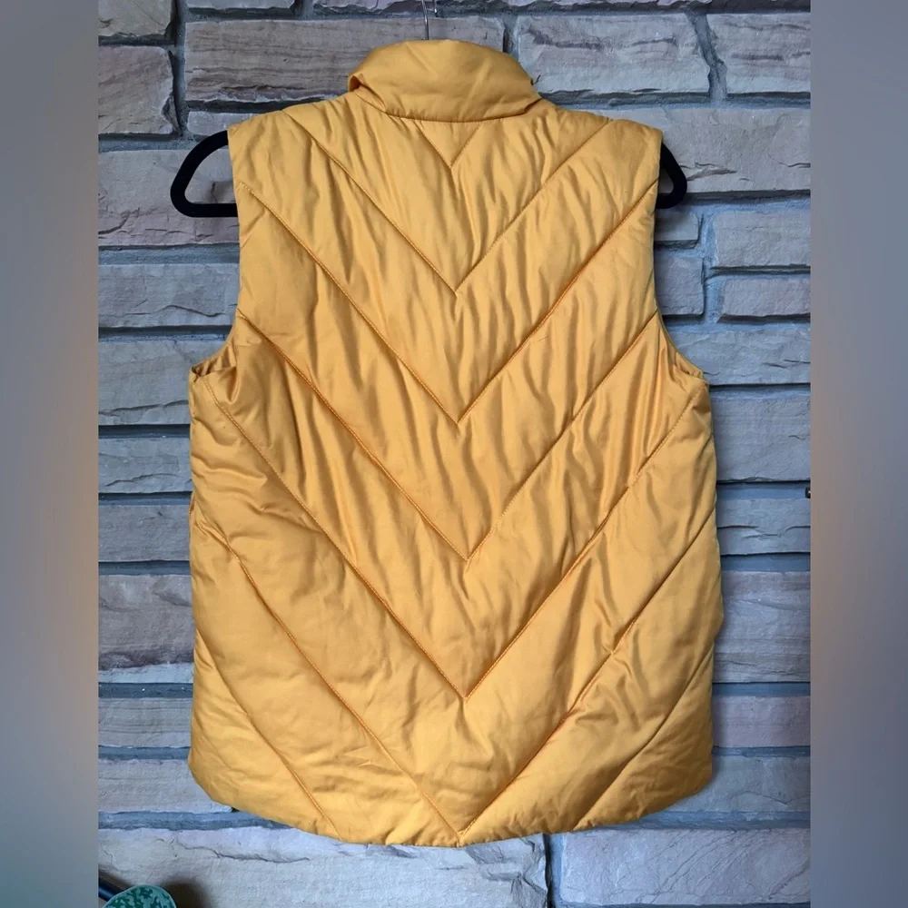 Tommy Hilfiger Chevron Down Puffer Vest - Picture 2 of 8